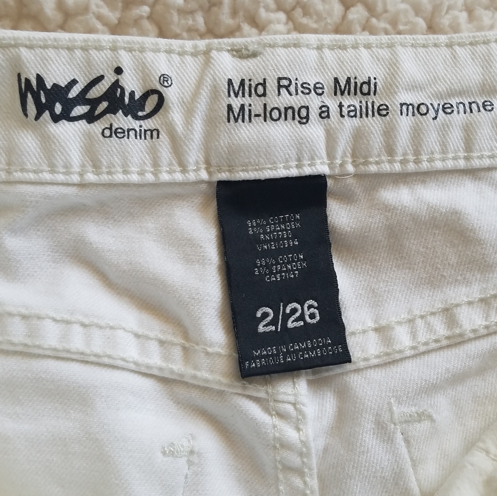 Mossimo Mid Rise White Shorts - Picture 3 of 3